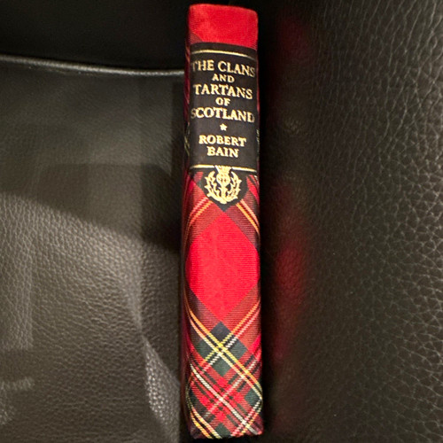 The clans and tartans - the, of